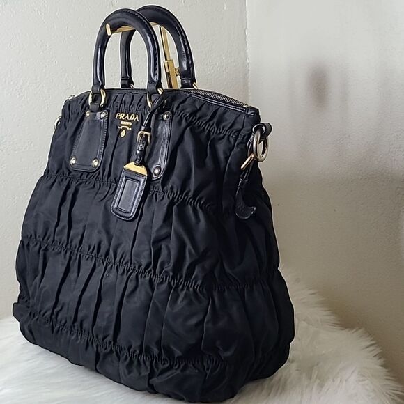 💯 Authentic Two-way Prada  Handbag 🍀 - Picture 9 of 17